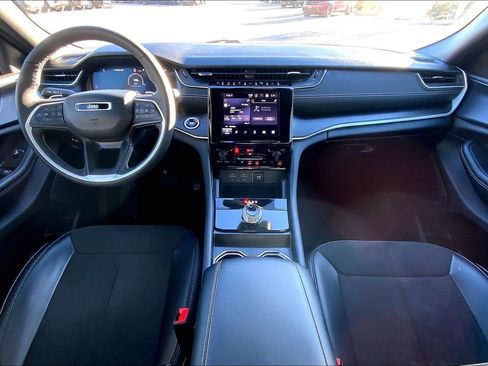 Used 2024 Jeep Grand Cherokee Altitude image 14