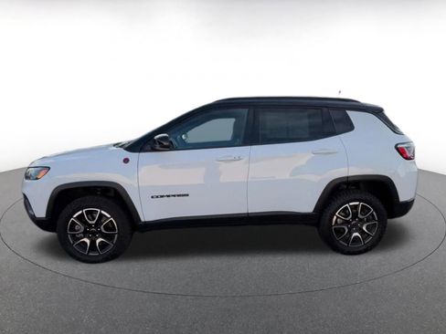 Used 2025 Jeep Compass Trailhawk AWD/4WD image 9