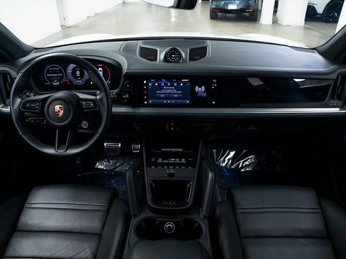 Used 2024 Porsche Cayenne Turbo image 10
