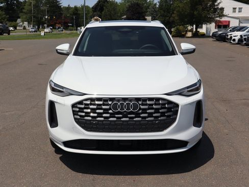 Used 2025 Audi Q5 Premium Plus w/ Premium Plus AWD/4WD image 2