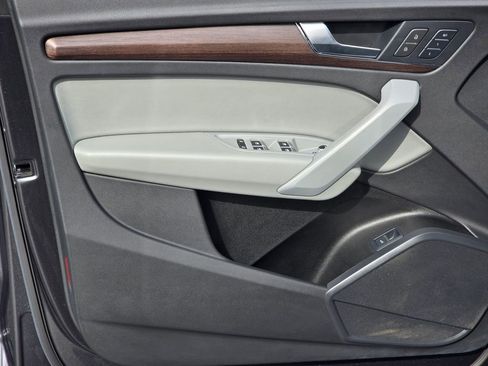 Used 2023 Audi Q5 2.0T Premium w/ Convenience Package image 16