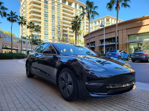 Used 2018 Tesla Model 3 Long Range RWD image 2