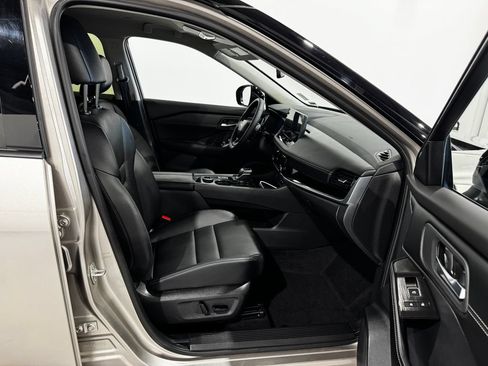 Used 2025 Nissan Rogue SL AWD/4WD image 22