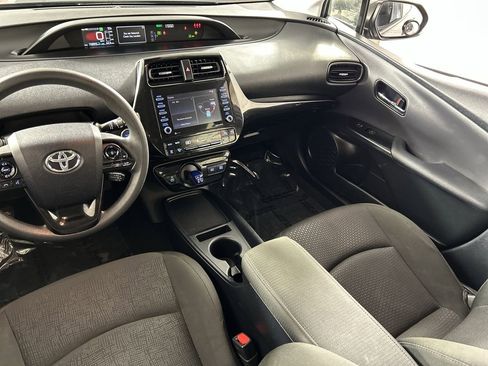 Used 2021 Toyota Prius LE image 23