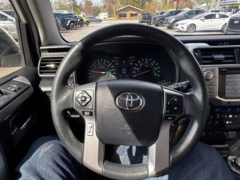 Used 2019 Toyota 4Runner 4WD image 12