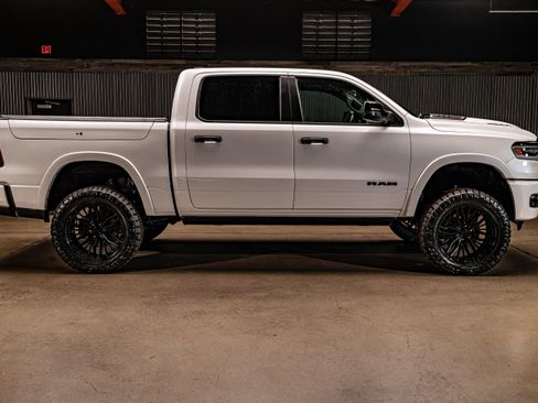 Used 2025 RAM 1500 Limited AWD/4WD image 9