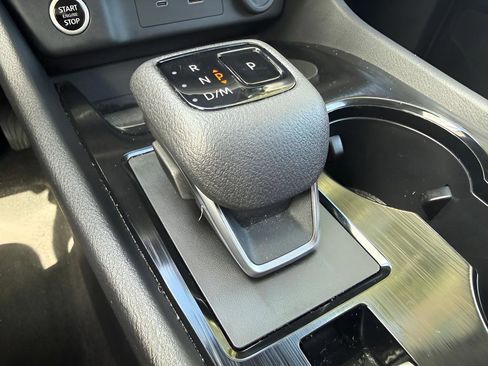 Used 2022 Nissan Rogue SV FWD image 29