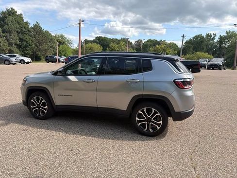 Used 2022 Jeep Compass Limited w/ Sun and Sound Group AWD/4WD image 30