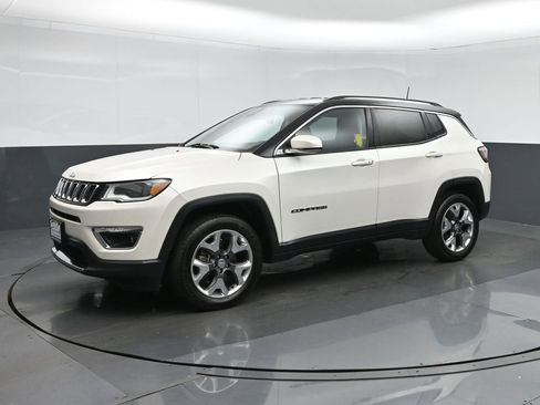 Used 2020 Jeep Compass Limited w/ Premium Lighting Group AWD/4WD image 3