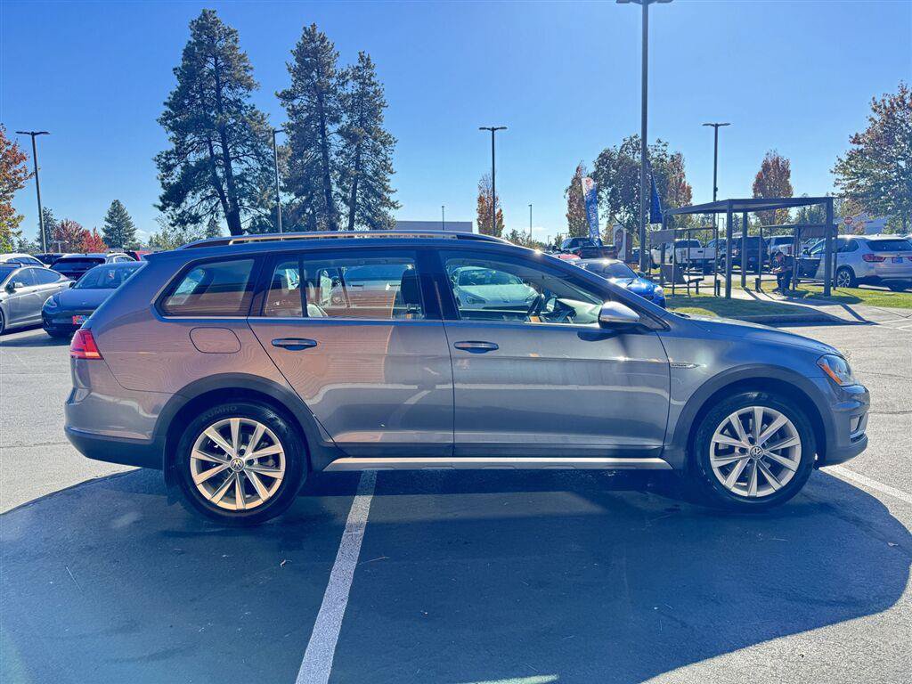 Used 2017 Volkswagen Golf Alltrack AWD/4WD image 6