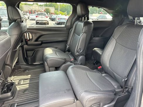 Used 2025 Toyota Sienna Limited FWD image 15