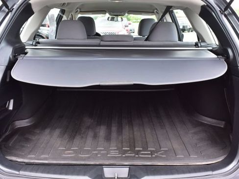 Used 2018 Subaru Outback 2.5i AWD/4WD image 6