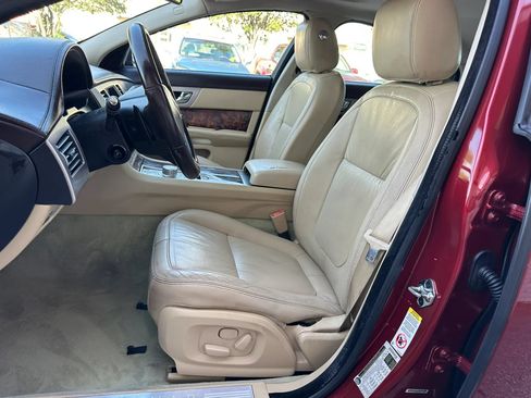 Used 2011 Jaguar XF RWD image 14
