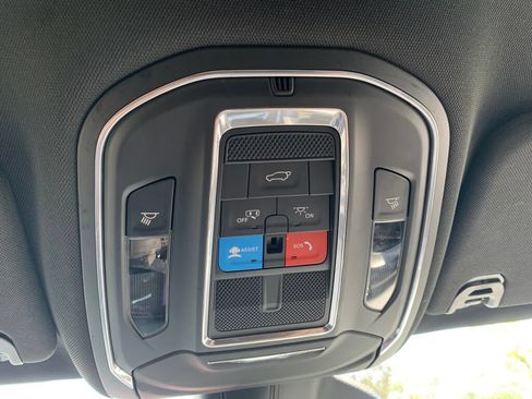 Used 2023 Jeep Wagoneer L Series II AWD/4WD image 19