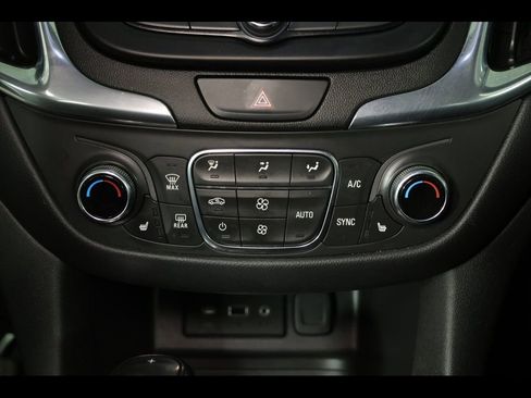 Used 2021 Chevrolet Equinox LT image 25