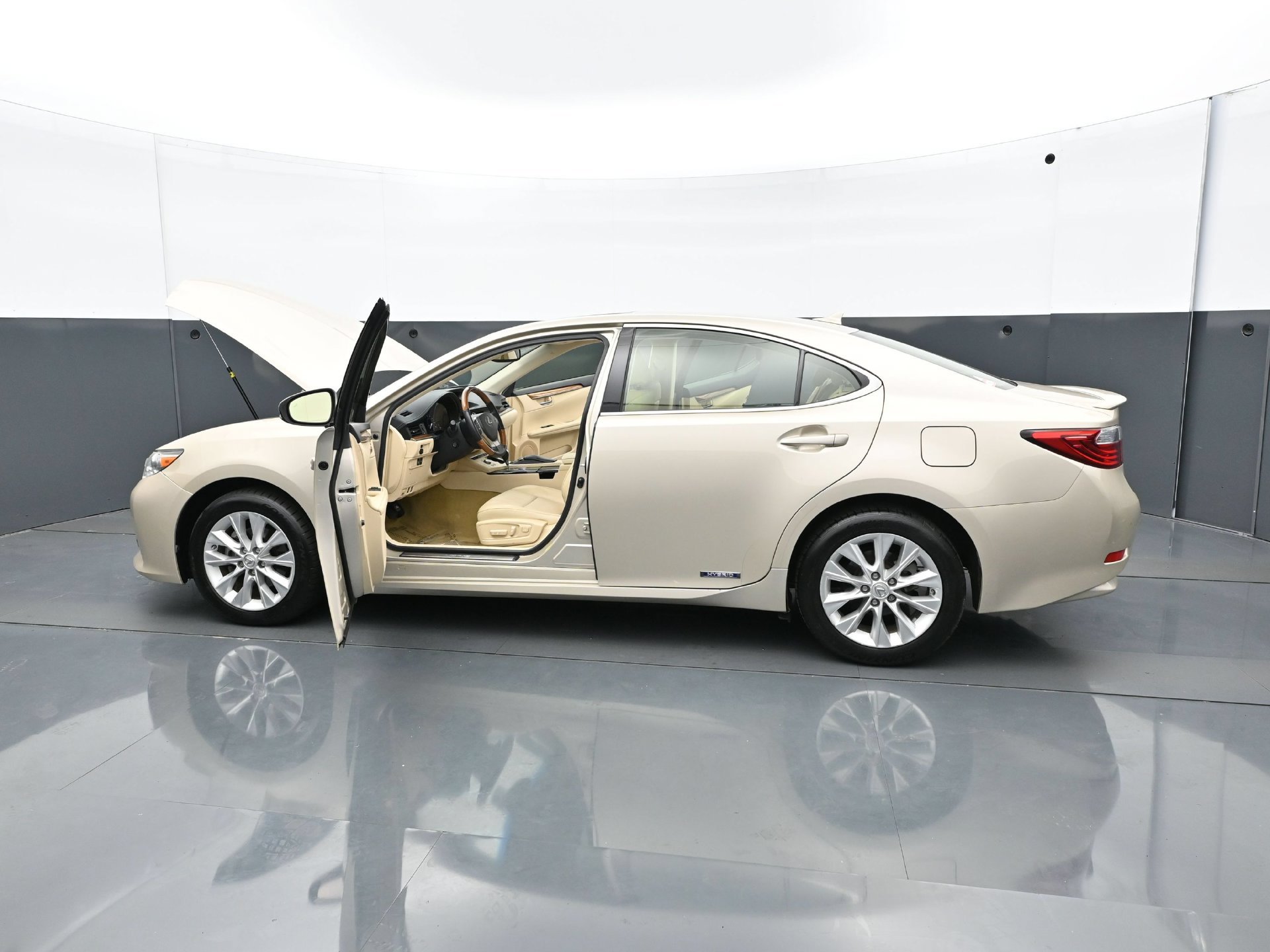 Used 2013 Lexus ES 300h w/ Luxury Pkg FWD image 35