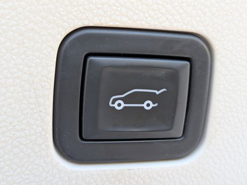 Used 2021 Cadillac Escalade ESV Premium Luxury Platinum RWD image 19