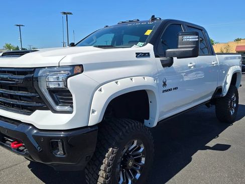 Used 2025 Chevrolet Silverado 2500 LT w/ Trail Boss Package AWD/4WD image 9