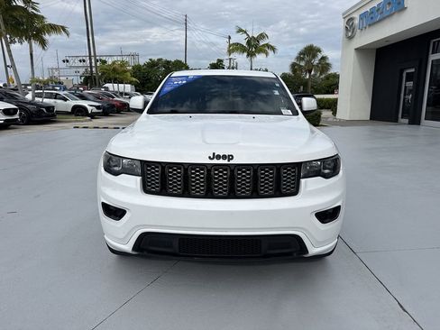 Used 2018 Jeep Grand Cherokee Altitude RWD image 8