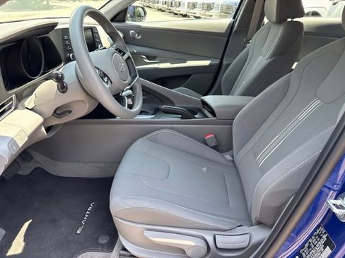Used 2023 Hyundai Elantra SEL FWD image 19