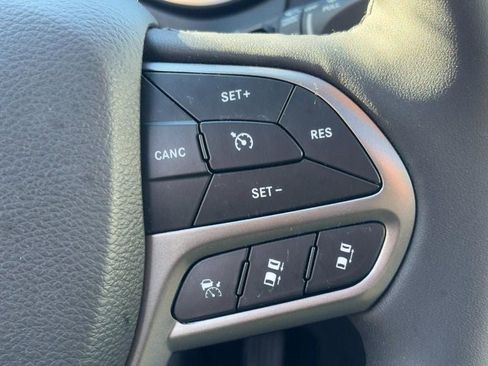 Used 2021 Jeep Cherokee Limited image 18