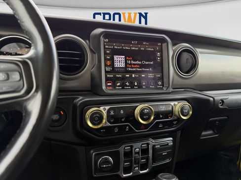 Used 2023 Jeep Gladiator Sport AWD/4WD image 10