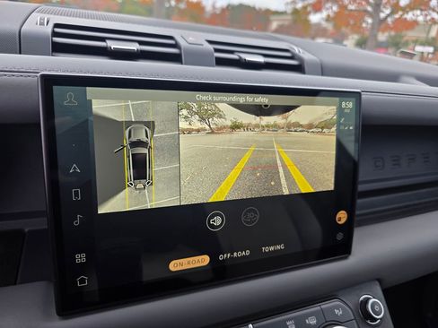 Used 2023 Land Rover Defender 130 X-Dynamic SE image 21