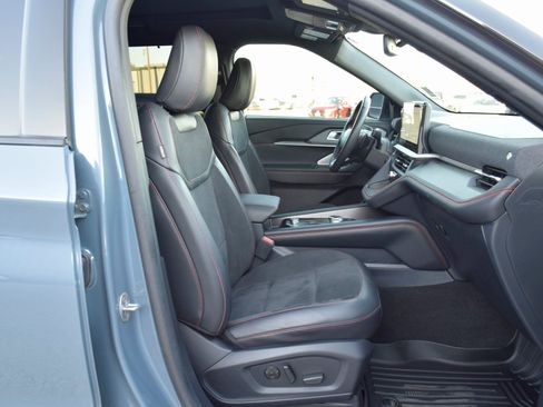 Certified 2025 Ford Explorer ST image 25