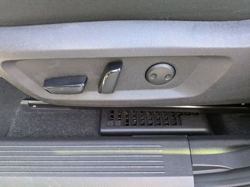 Used 2024 Nissan Rogue SV FWD image 26