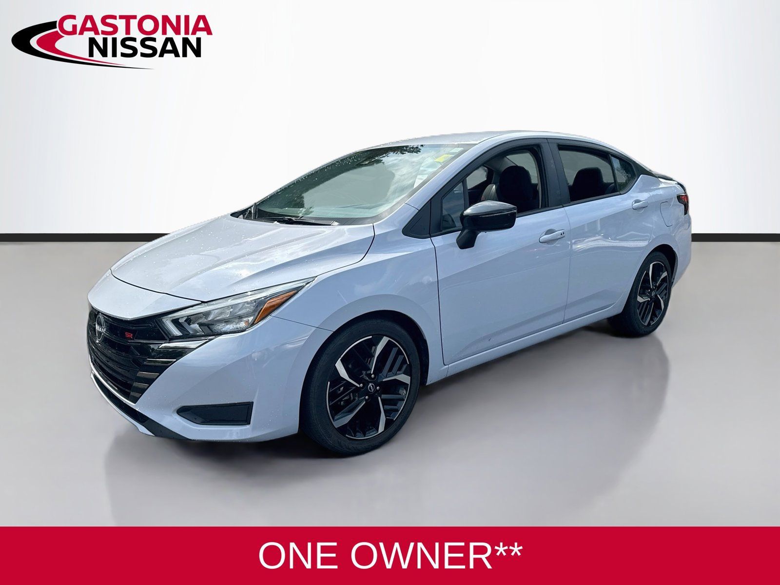 Used 2024 Nissan Versa SR FWD image 3