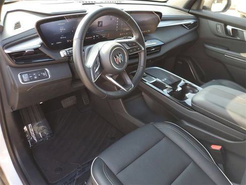 Used 2025 Buick Enclave Preferred image 18