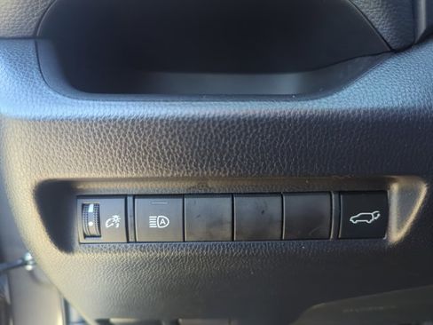 Used 2022 Toyota RAV4 XLE w/ Convenience Package image 11