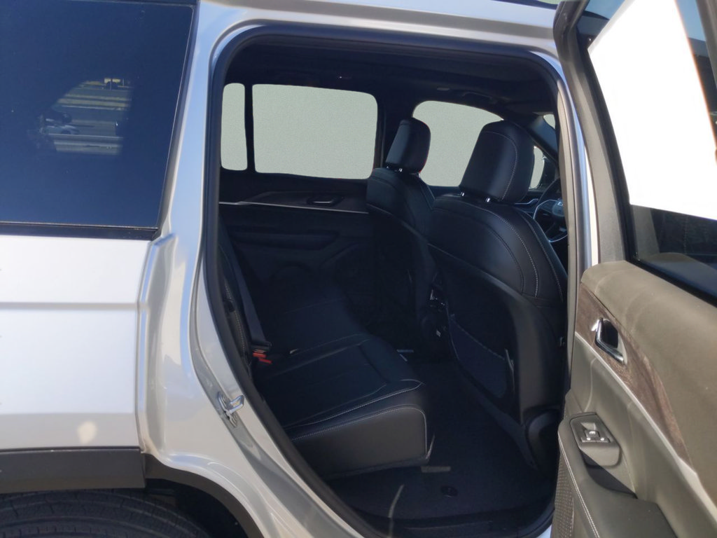 New 2025 Jeep Grand Cherokee Limited w/ Black Appearance Package RWD image 28