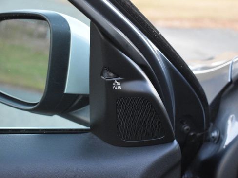 Used 2016 Volvo S60 T5 R-Design image 9