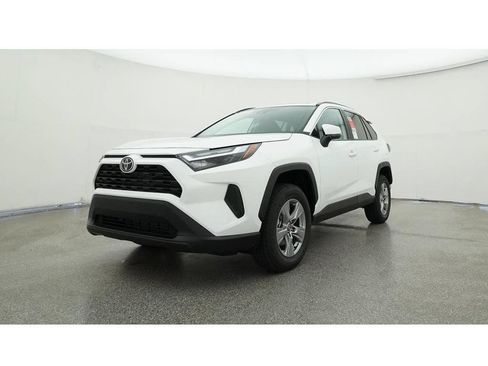 Used 2022 Toyota RAV4 XLE w/ Convenience Package FWD image 38
