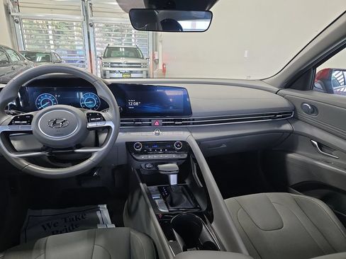 Certified 2023 Hyundai Elantra SEL w/ Convenience Package FWD image 13