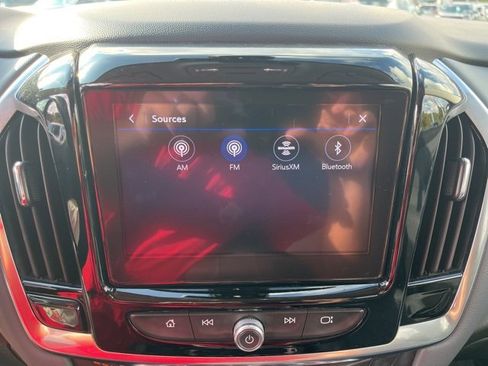 Used 2020 Chevrolet Traverse Premier image 32