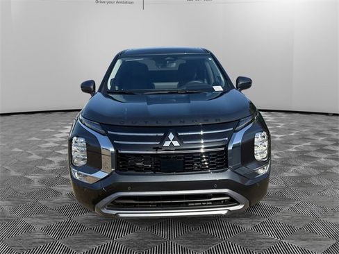 New 2026 Mitsubishi Outlander SE image 2