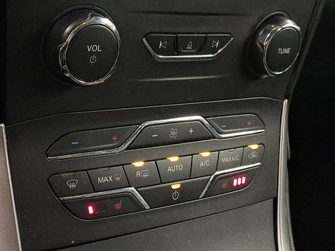 Used 2018 Ford Edge SEL w/ Equipment Group 201A AWD/4WD image 14