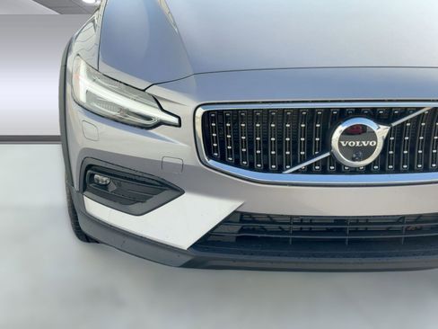 Certified 2026 Volvo V60 B5 Cross Country Ultra image 11