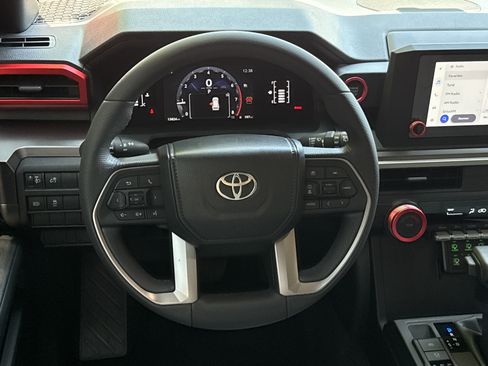 Used 2025 Toyota 4Runner SR5 AWD/4WD image 21