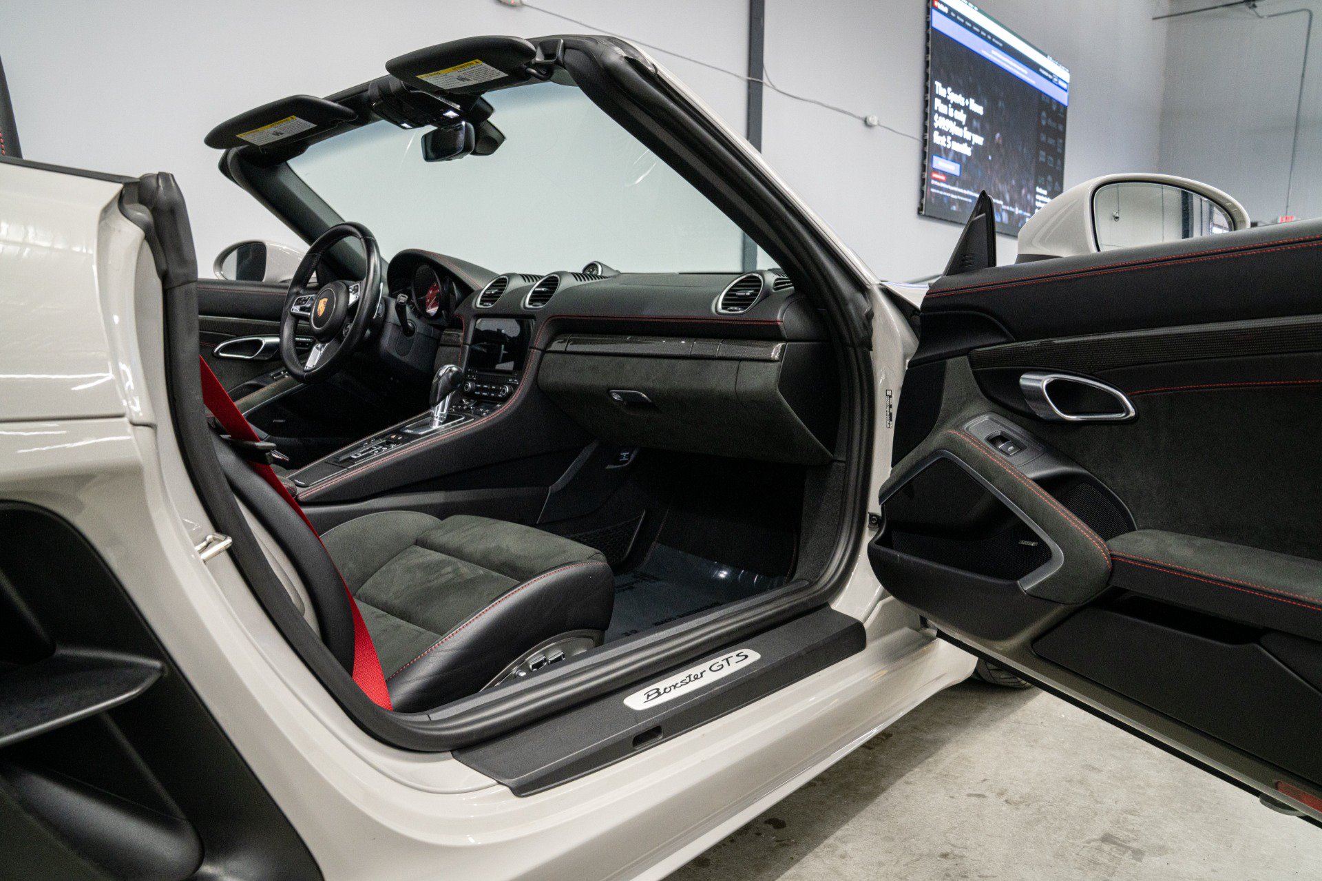 Used 2024 Porsche 718 Boxster GTS w/ GTS Interior Package RWD image 33