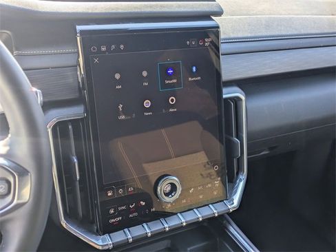 Used 2025 GMC Acadia Elevation image 23