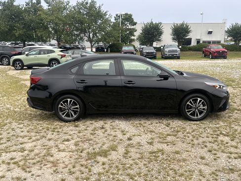 Used 2024 Kia Forte LXS FWD image 4