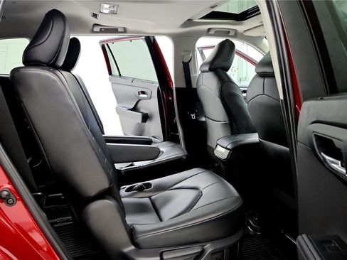 Used 2024 Toyota Highlander XLE AWD/4WD image 18