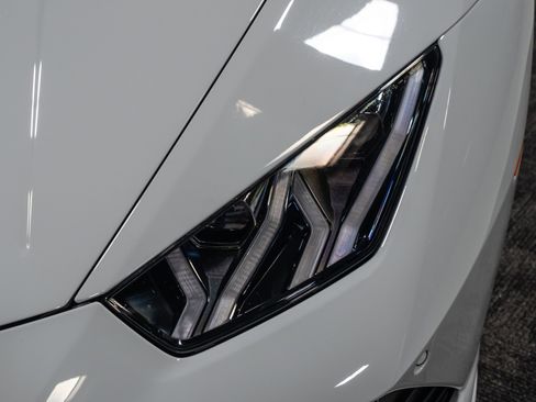 Used 2021 Lamborghini Huracan EVO RWD image 29