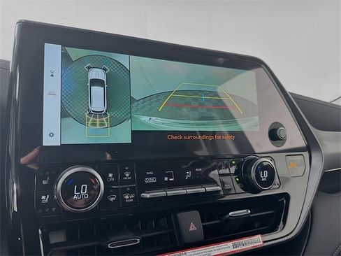 New 2025 Toyota Highlander Platinum image 9
