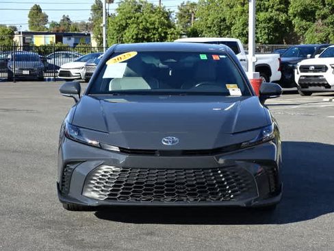 Used 2025 Toyota Camry SE FWD image 3