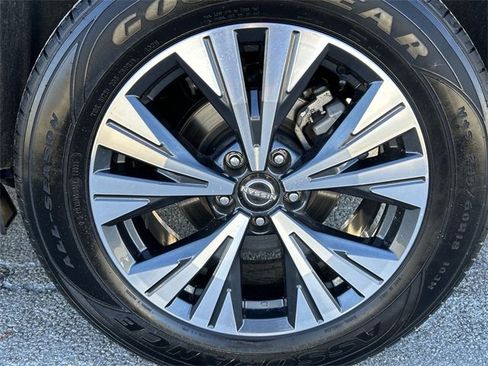 Certified 2022 Nissan Rogue SV image 11