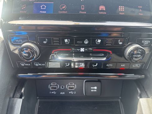 Used 2025 Jeep Grand Cherokee Limited w/ Luxury Tech Group II AWD/4WD image 21